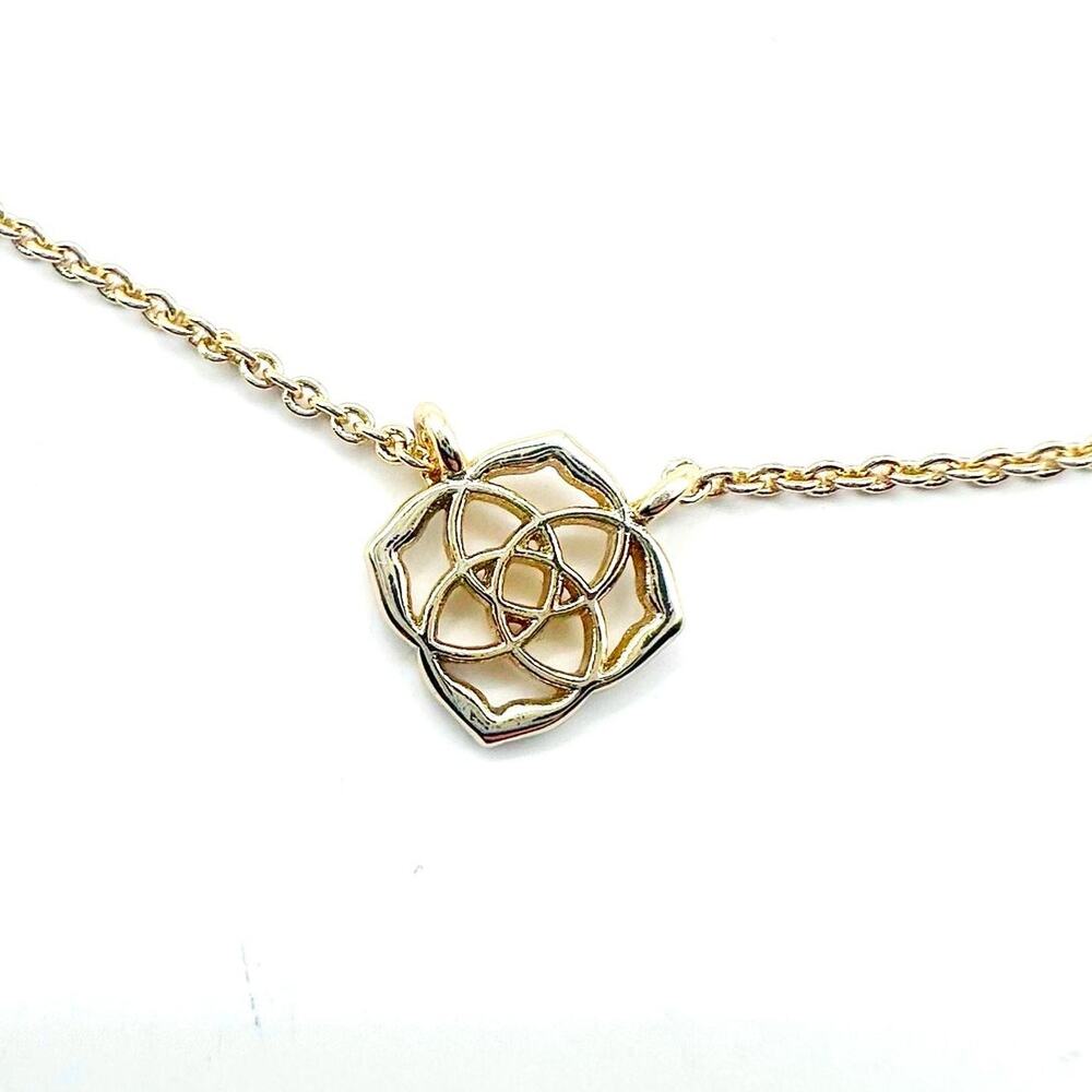 Kendra Scott Decklyn Gold Pendant Necklace Cutout Rose Flower Dainty Jewelry